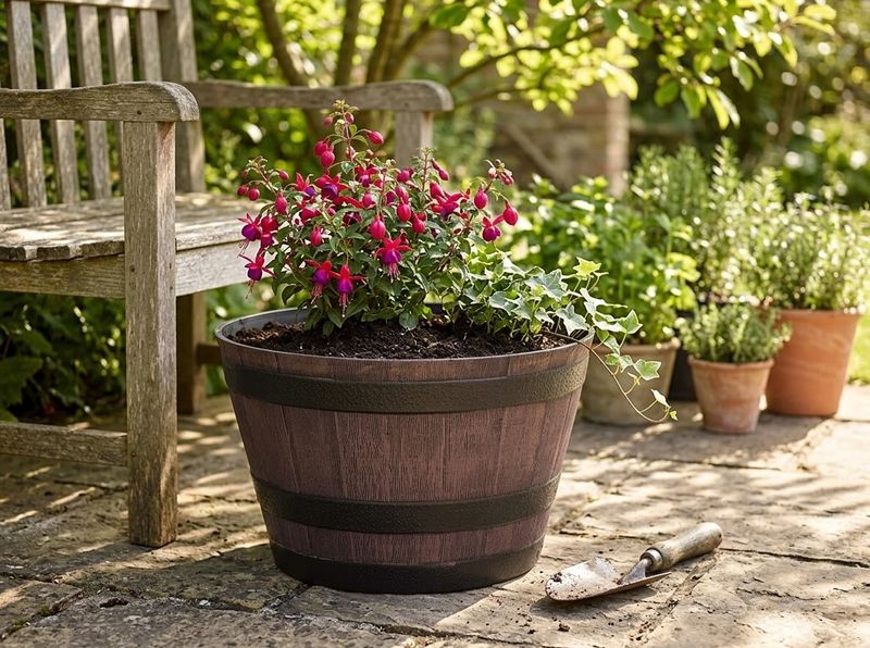 Kvetináč-Strend-Pro-Woodeff-52x32-cm-hnedý-efekt-dreva-barel-1 Kvetinac Strend Pro Woodeff 52x32 cm hnedy efekt dreva barel 1 1